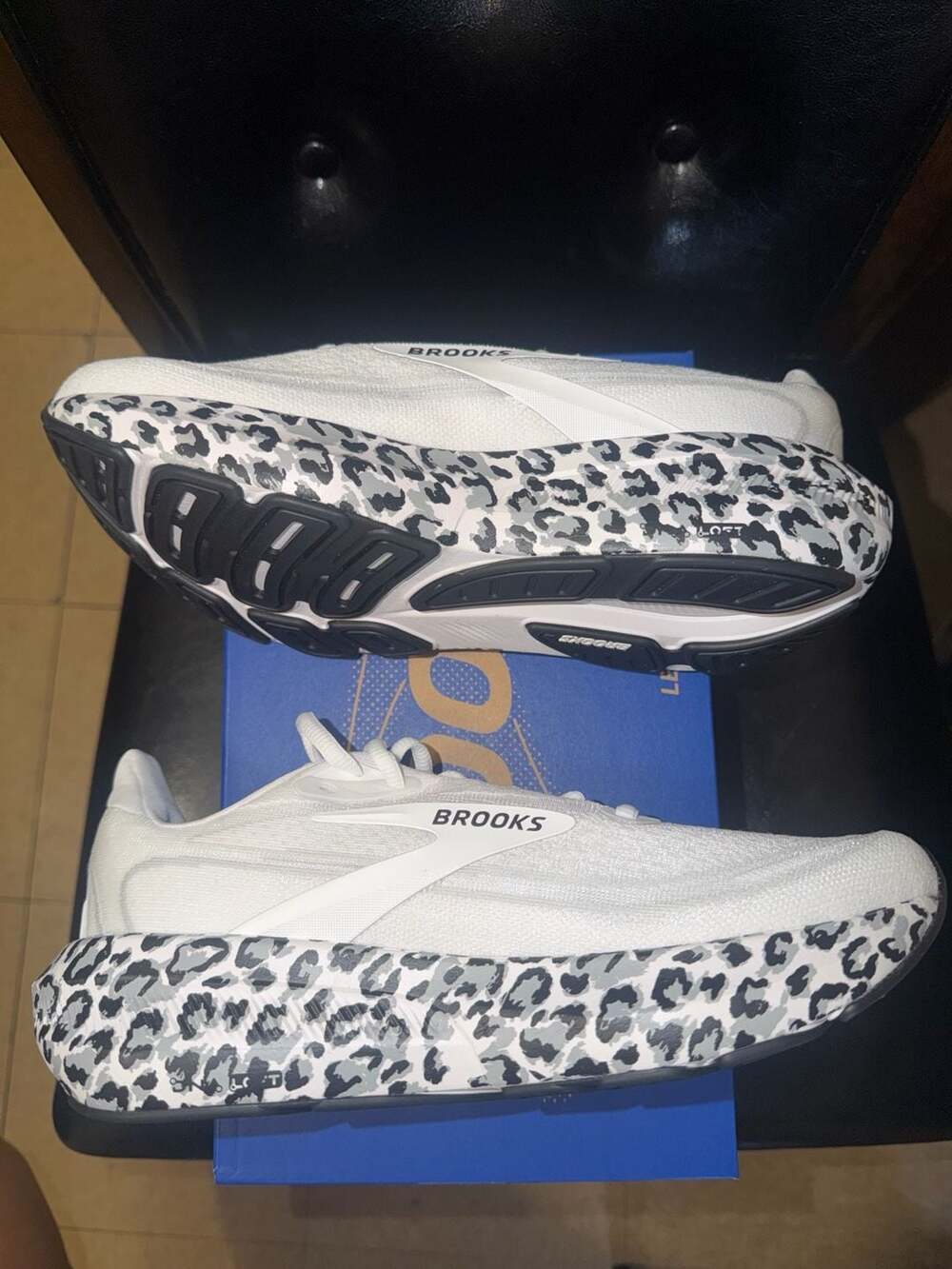 Brooks Revel 9 Women's Running Shoes White/Grey/Black Leopard Print - Picture 3 of 11